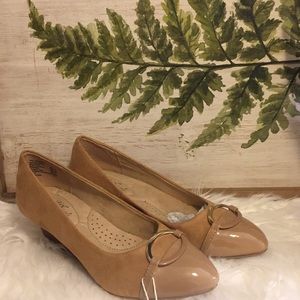 Dexflex tan office pumps with memory foam insoles